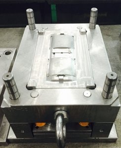 深圳塑膠模具廠、電器外殼模具661011、注塑模具