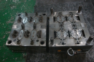 汽車配件塑膠模具、深圳塑膠模具